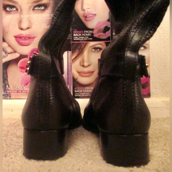 STUNNING Tory Burch Brown Elina Pebbled Leather Logo Boots $525+! SOLD OUT. - Picture 5 of 12